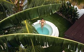 Villa La Isla Bonita Walking Distance To The Beach